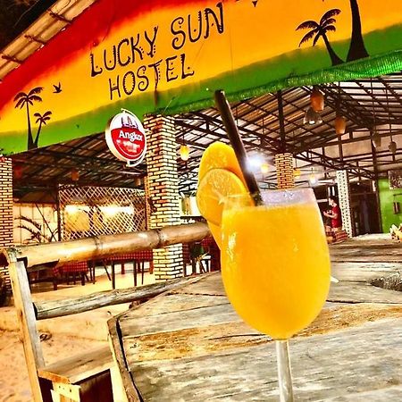 Lucky Sun Saracen Bay Hostel Koh Rong Sanloem Bagian luar foto