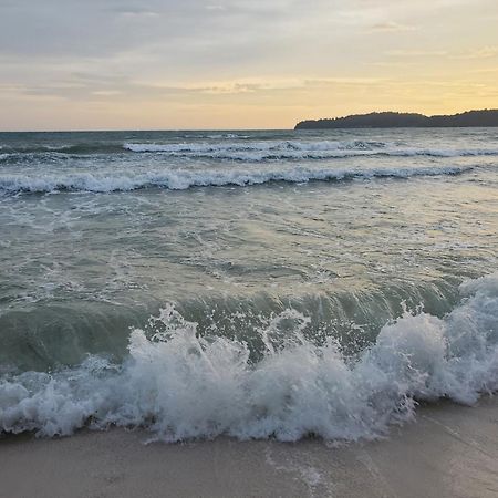 Lucky Sun Saracen Bay Hostel Koh Rong Sanloem Bagian luar foto