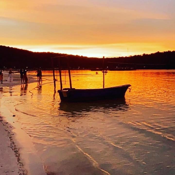Lucky Sun Saracen Bay Hostel Koh Rong Sanloem Bagian luar foto