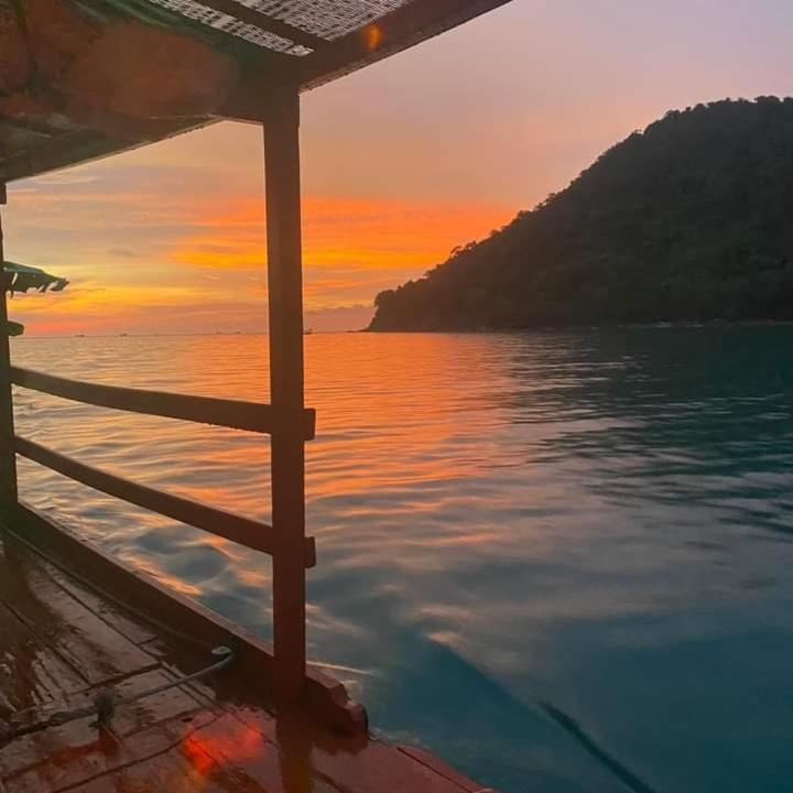 Lucky Sun Saracen Bay Hostel Koh Rong Sanloem Bagian luar foto
