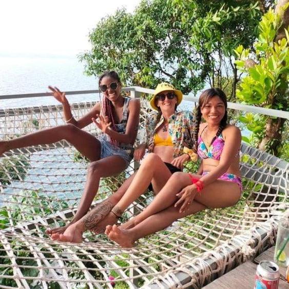 Lucky Sun Saracen Bay Hostel Koh Rong Sanloem Bagian luar foto
