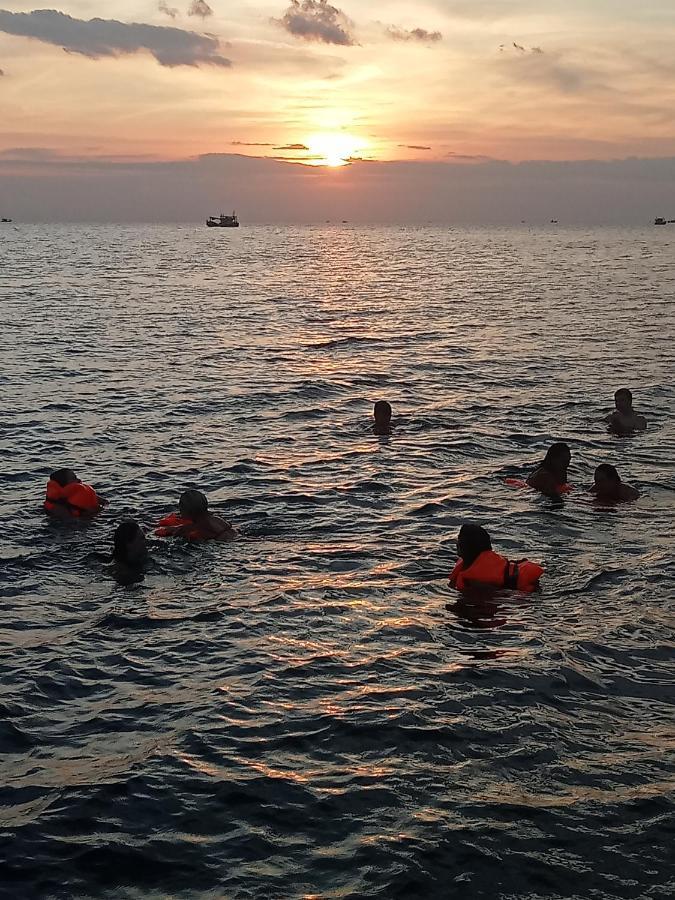 Lucky Sun Saracen Bay Hostel Koh Rong Sanloem Bagian luar foto