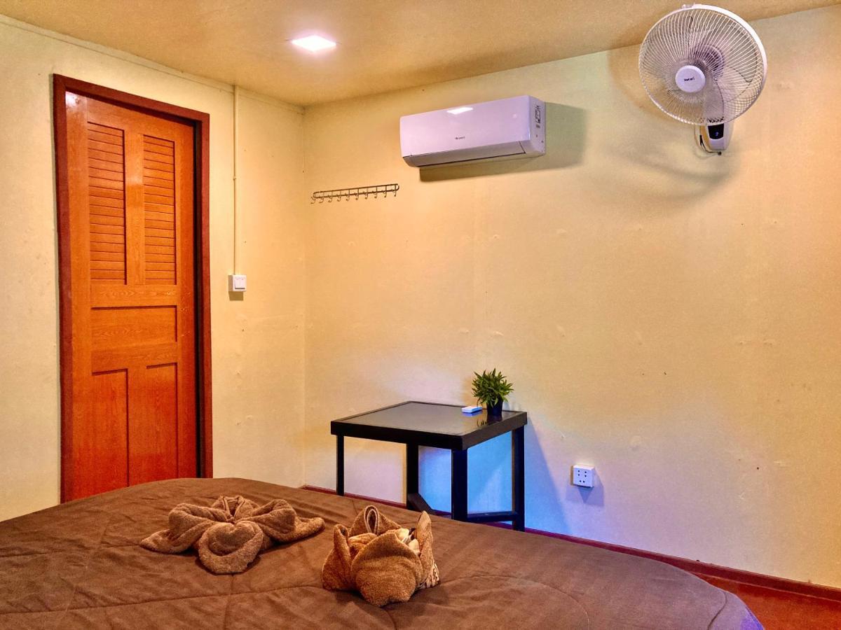 Lucky Sun Saracen Bay Hostel Koh Rong Sanloem Bagian luar foto