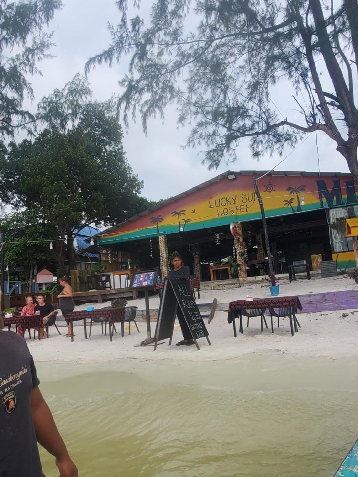 Lucky Sun Saracen Bay Hostel Koh Rong Sanloem Bagian luar foto