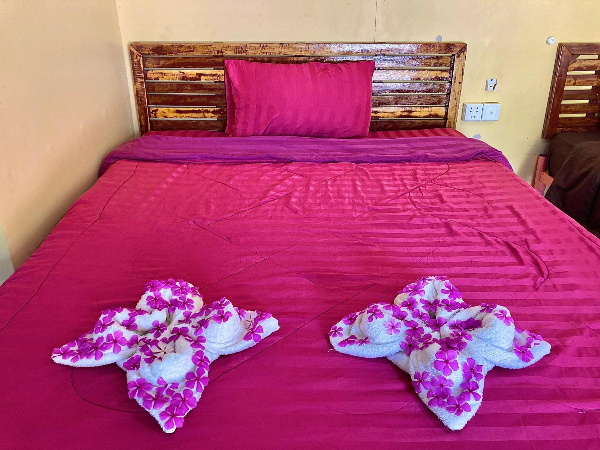 Lucky Sun Saracen Bay Hostel Koh Rong Sanloem Ruang foto