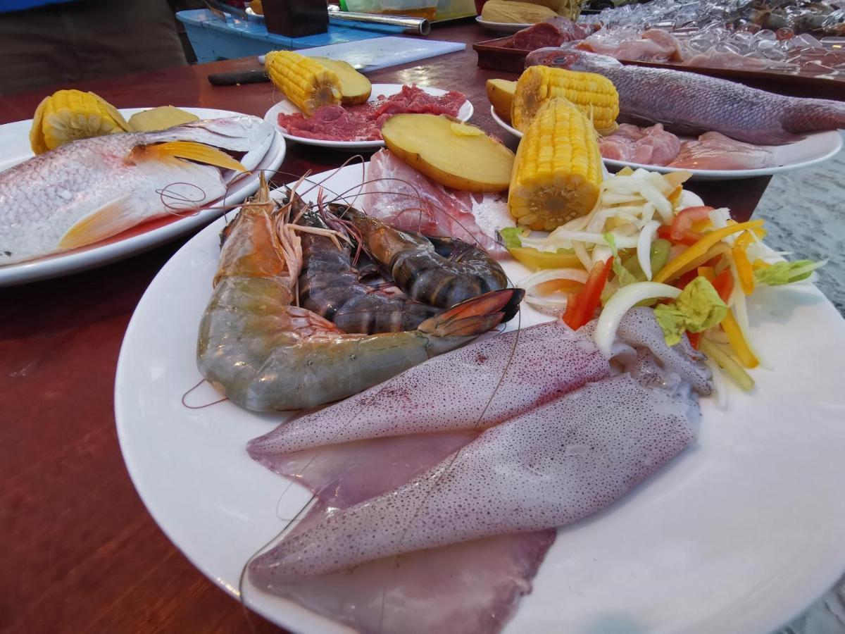 Lucky Sun Saracen Bay Hostel Koh Rong Sanloem Bagian luar foto