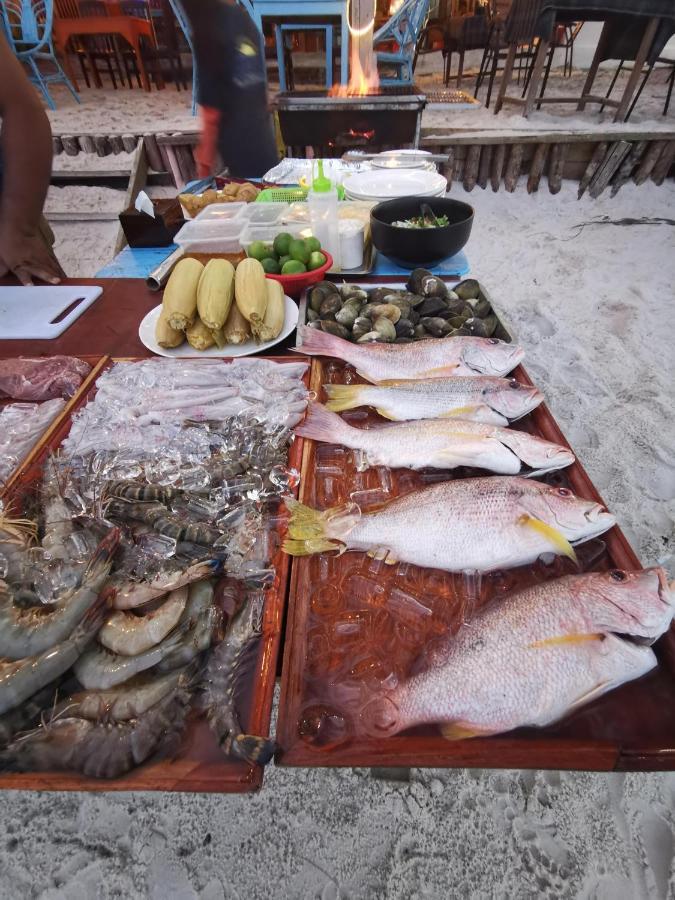 Lucky Sun Saracen Bay Hostel Koh Rong Sanloem Bagian luar foto