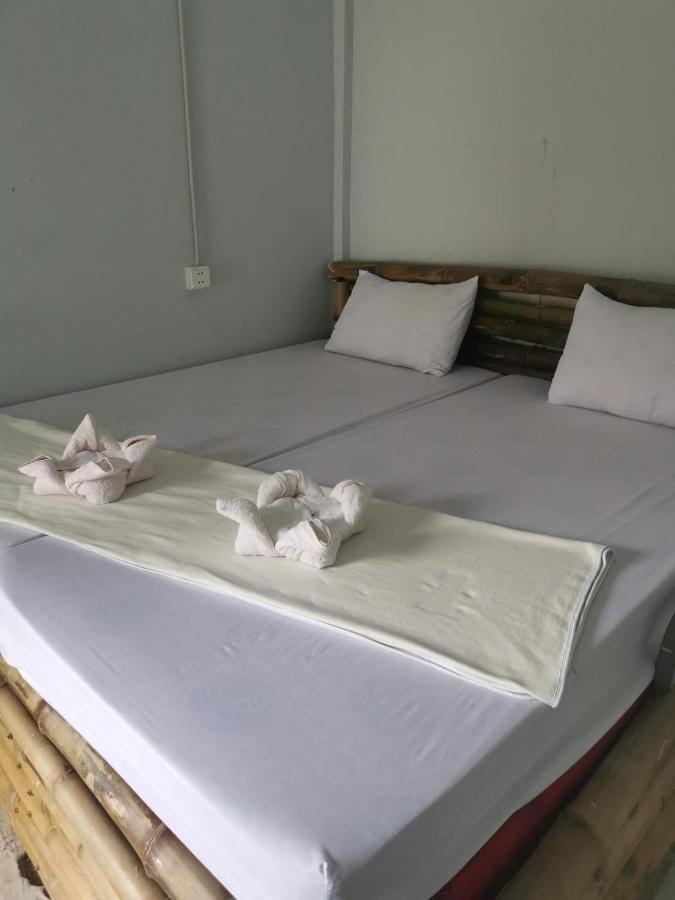 Lucky Sun Saracen Bay Hostel Koh Rong Sanloem Bagian luar foto